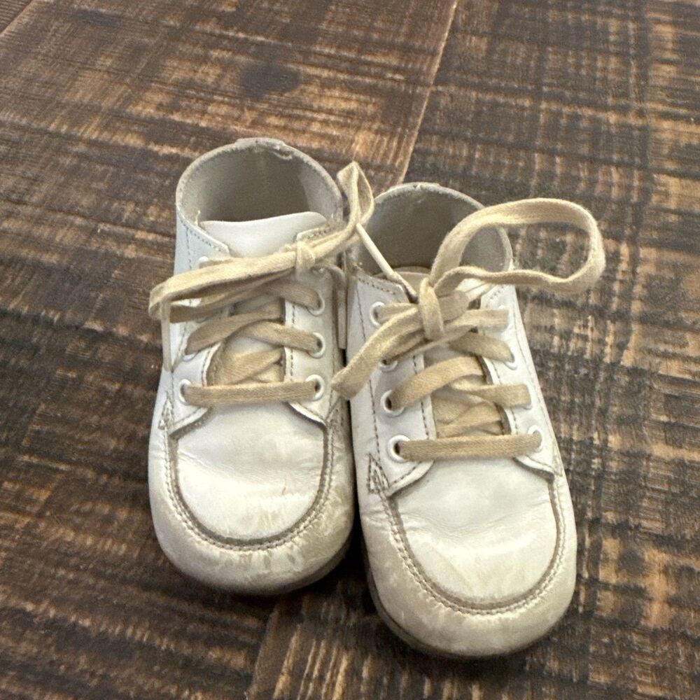 Vintage Stride Rite White Lace Up Baby Walking Shoes. Flexible Moccasins